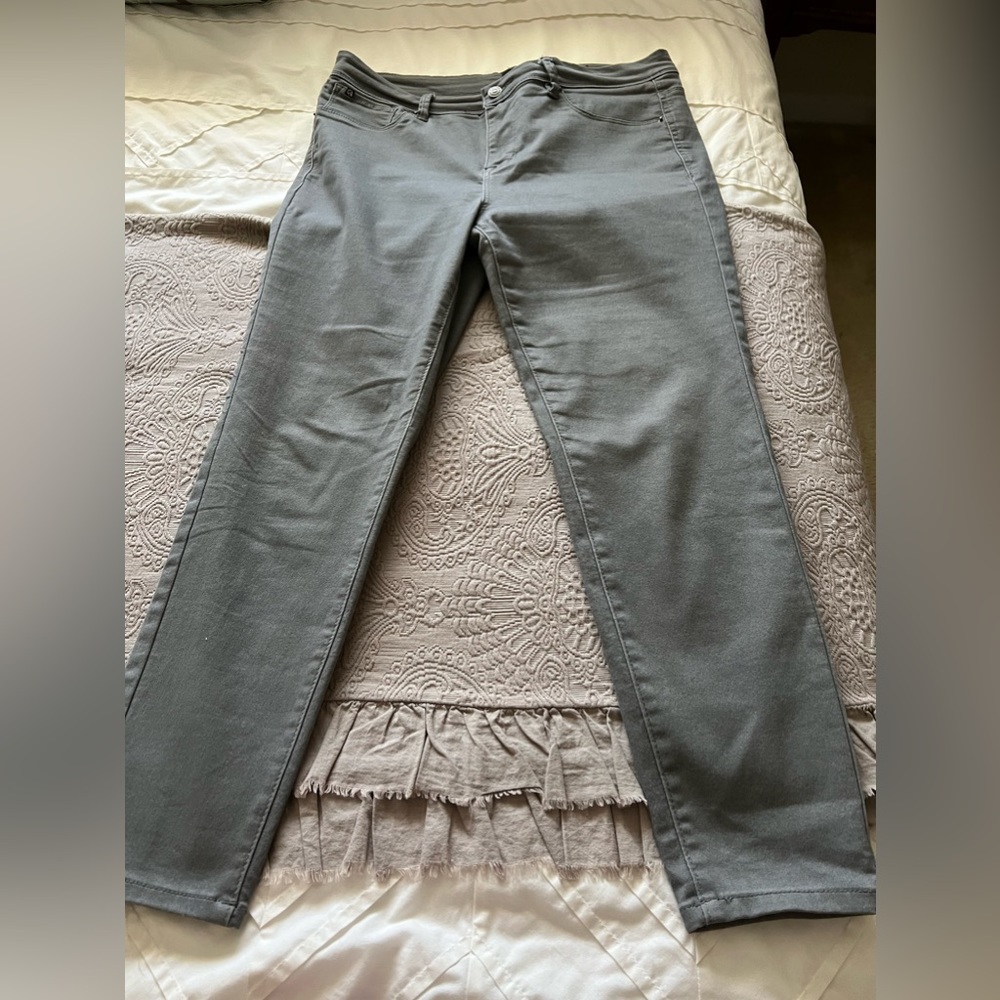 Women’s pants. By Curve Appeal. Olive. Size 12./31.